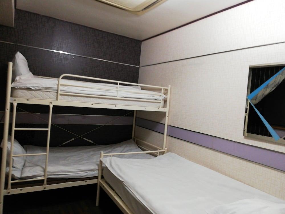 Family & Bakpak Tokyo Hostel Exterior photo